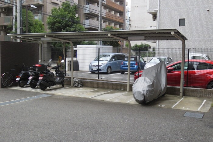 物件外観写真5　(バイク置き場)