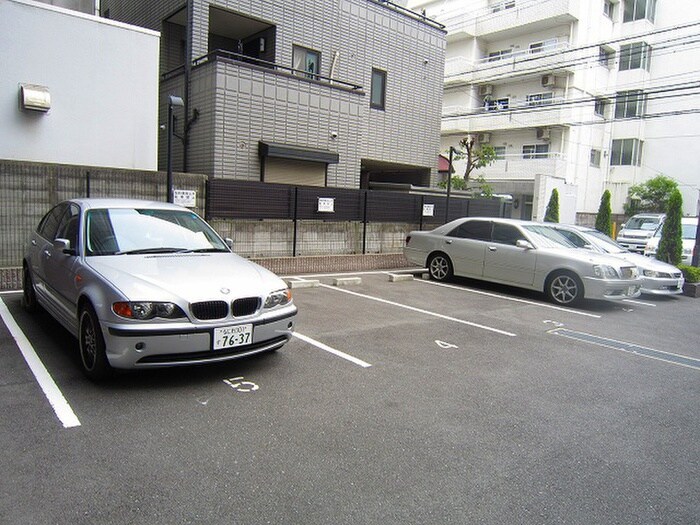 物件外観写真6　(駐車場)