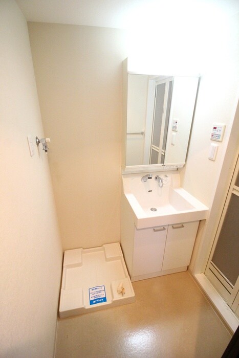 物件内観写真10　(洗濯機置場)