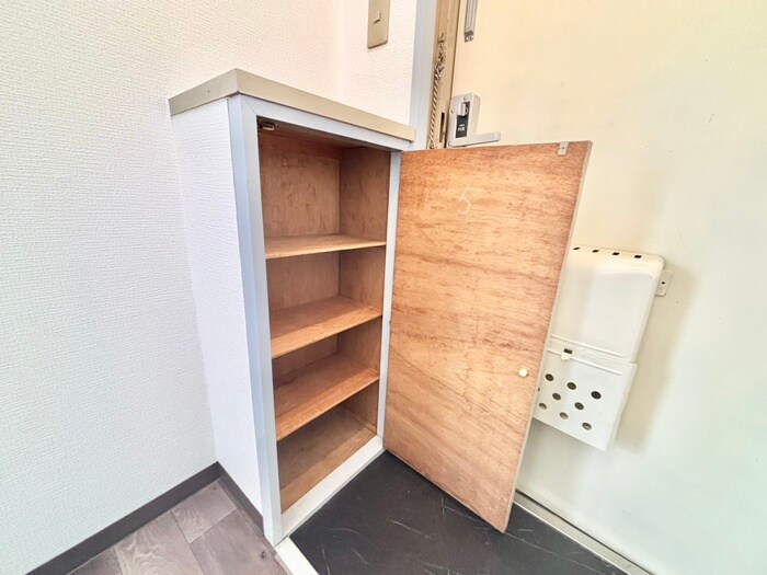 物件内観写真18　(靴箱)