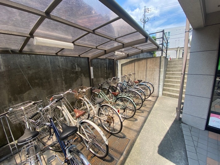 物件外観写真5　(駐輪場)
