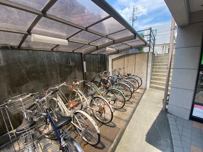 物件外観写真5　(駐輪場)