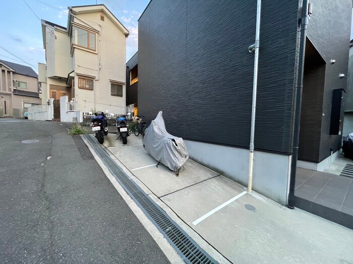 物件外観写真3　(駐輪場)