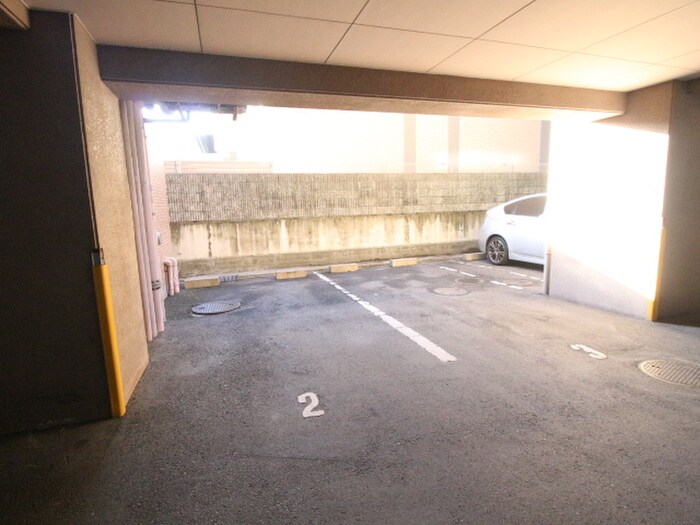 物件外観写真5　(駐車場)