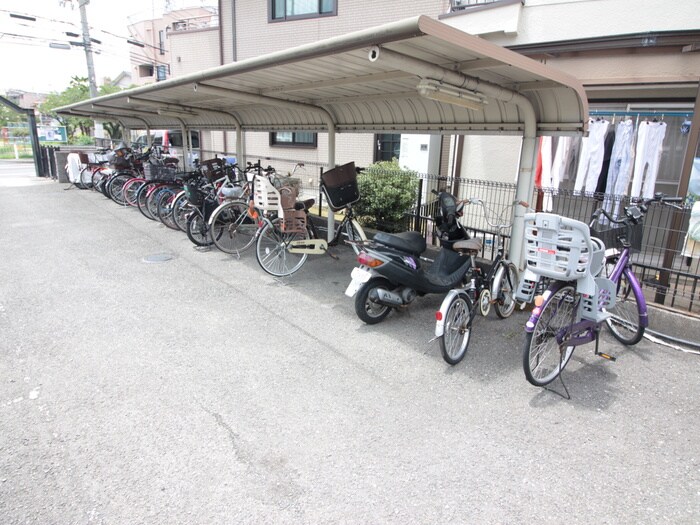 物件外観写真4　(駐輪場)