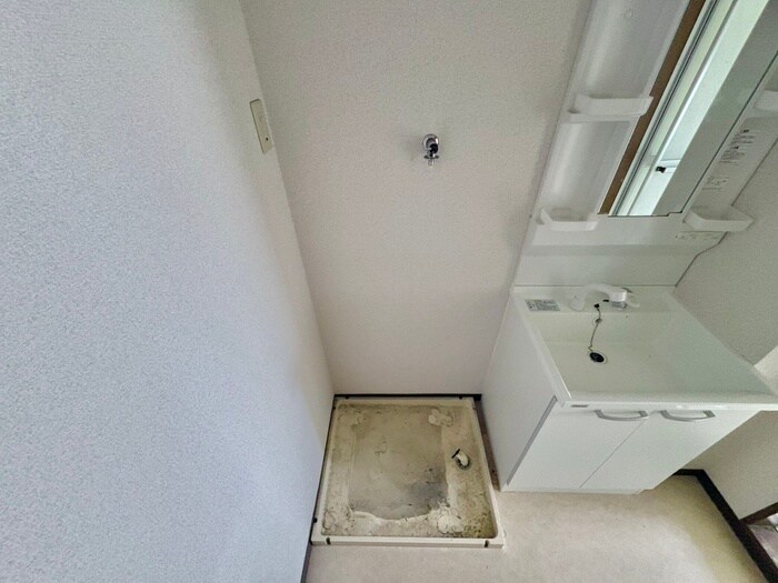 物件内観写真11　(洗濯機置場)