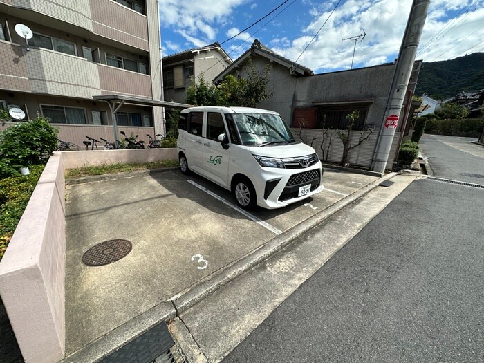 物件外観写真4　(駐車場)
