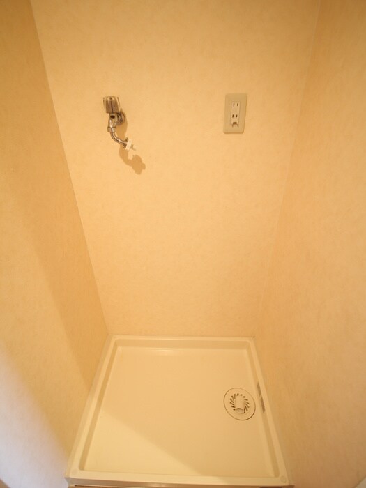 物件内観写真12　(洗濯機置場)