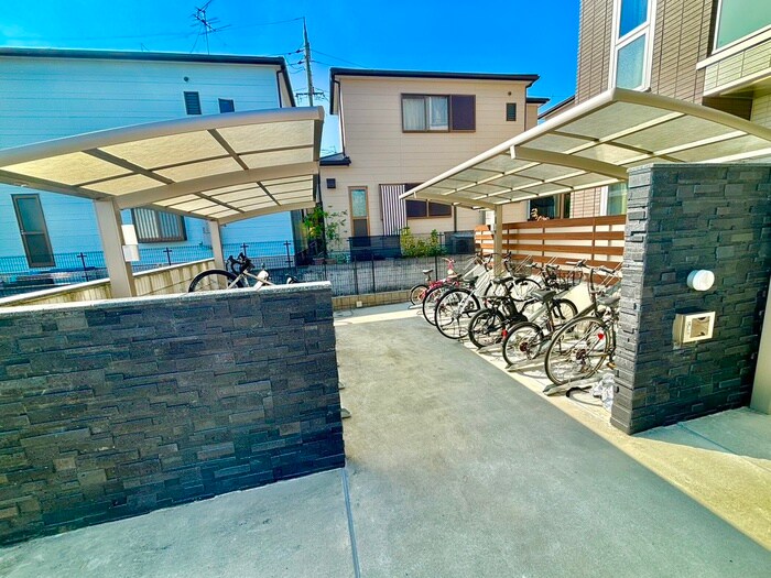 物件外観写真5　(駐輪場)