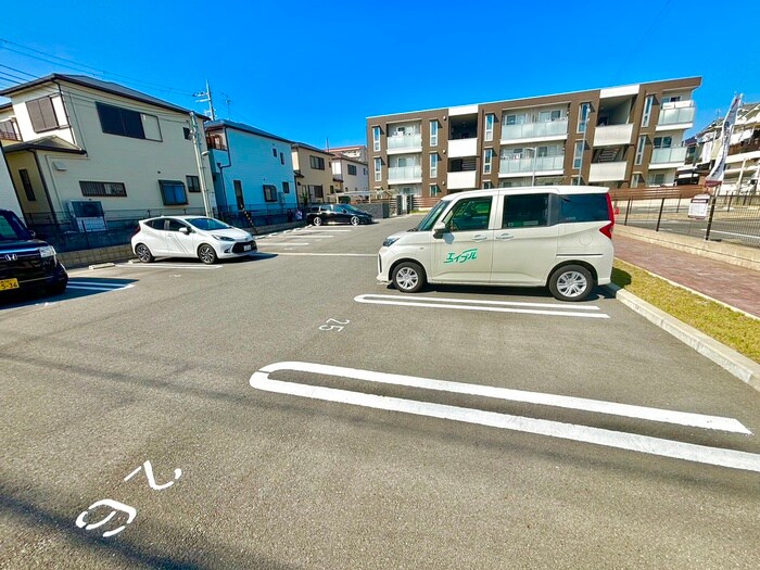 物件外観写真6　(駐車場)