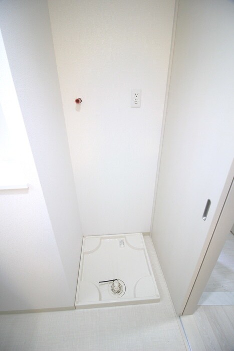 物件内観写真16　(洗濯機置場)