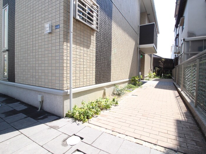 物件外観写真2　(エントランス部分)