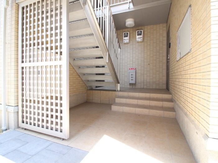 物件外観写真6　(エントランス部分)