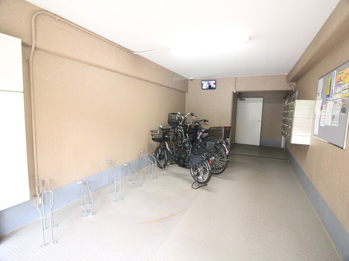 物件外観写真5　(駐輪場)