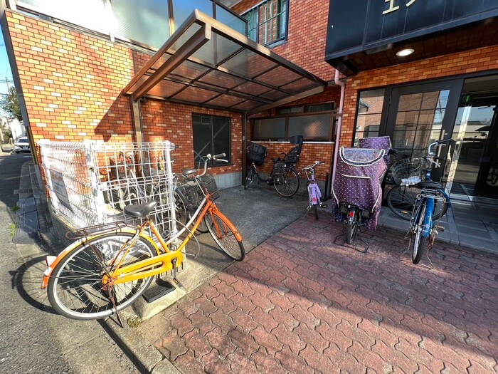 物件外観写真3　(駐輪場)