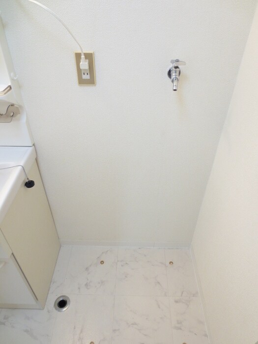 物件内観写真16　(洗濯機置場)