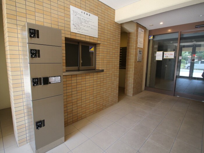 物件外観写真4　(エントランス部分)