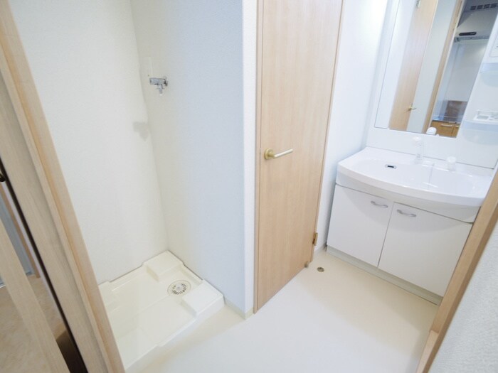 物件内観写真17　(洗濯機置場)