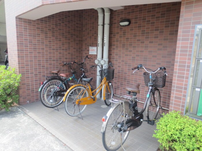 物件外観写真5　(駐輪場)