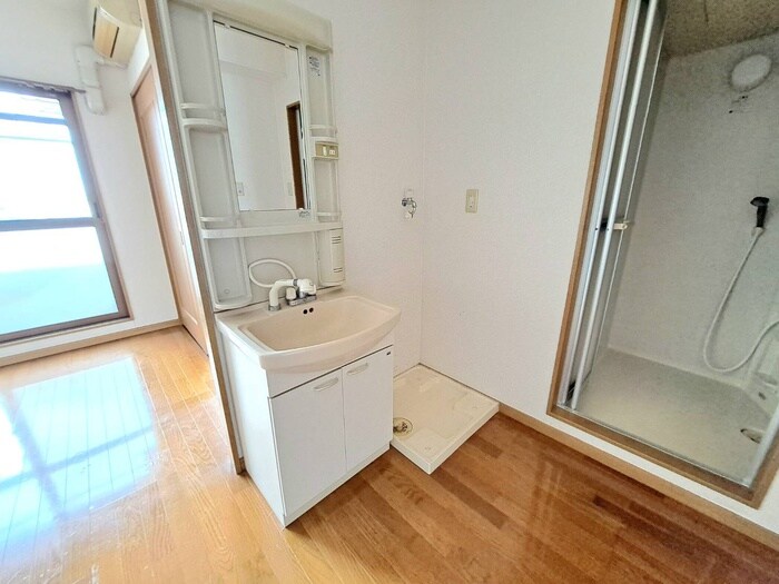 物件内観写真12　(洗濯機置場)