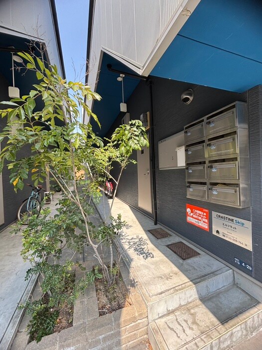 物件外観写真4　(エントランス部分)