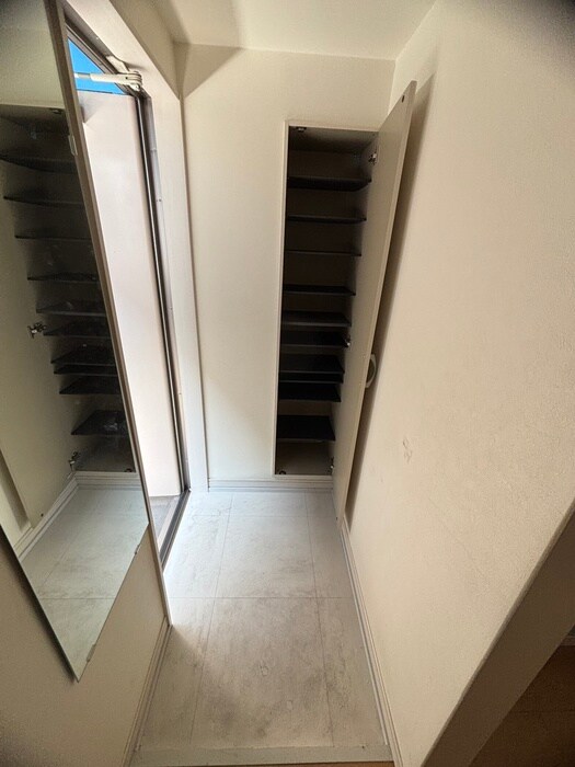 物件内観写真12　(玄関)