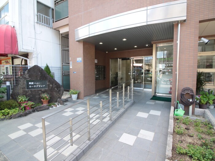 物件外観写真3　(エントランス部分)