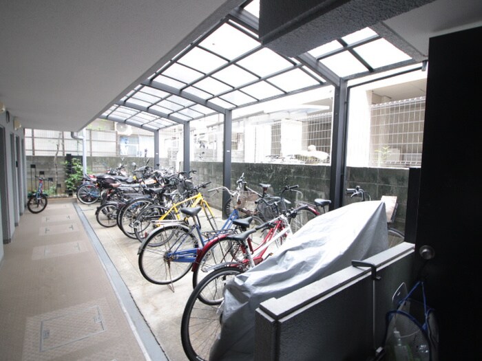 物件外観写真3　(駐輪場)