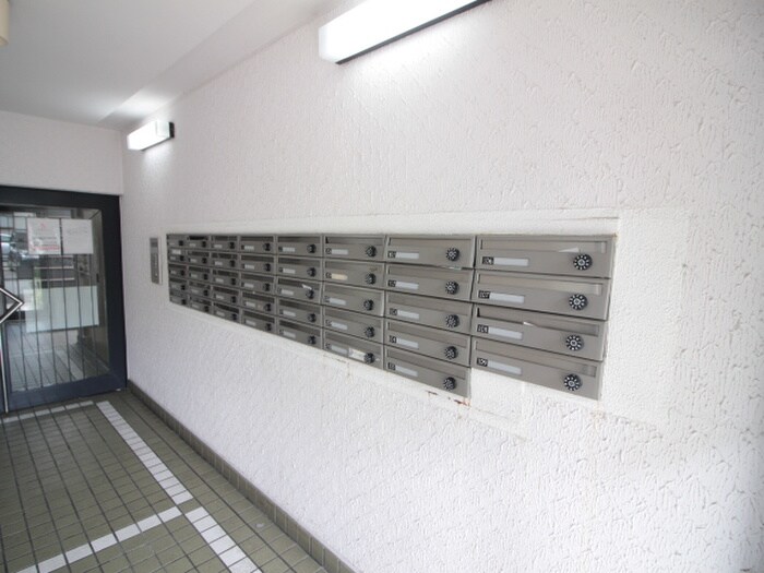 物件外観写真6　(エントランス部分)