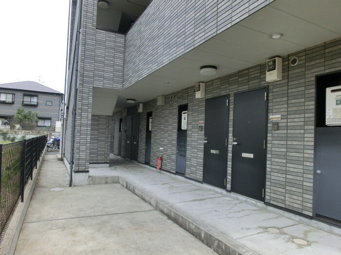 物件外観写真2　(エントランス部分)