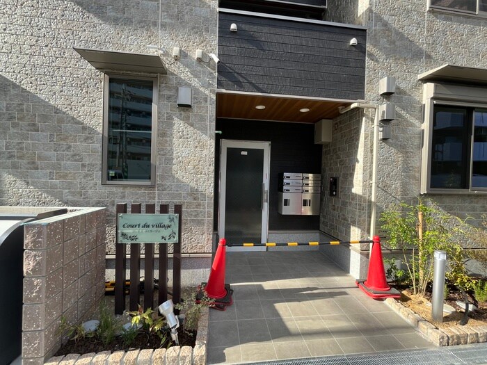 物件外観写真2　(エントランス部分)