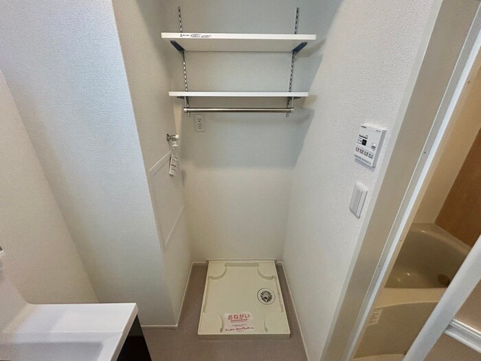 物件内観写真18　(洗濯機置場)