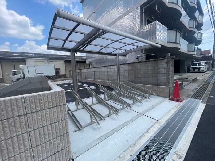 物件外観写真4　(駐輪場)