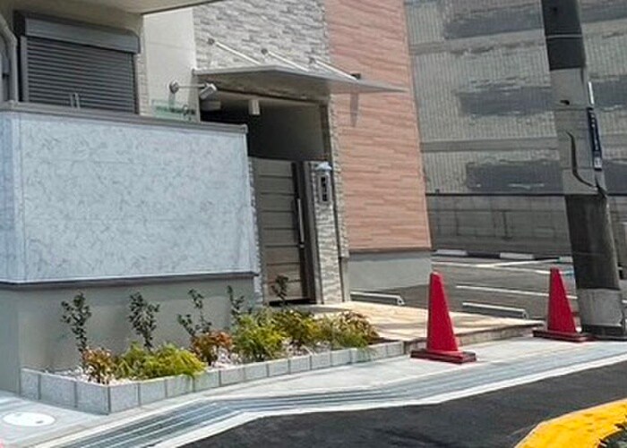 物件外観写真6　(エントランス部分)