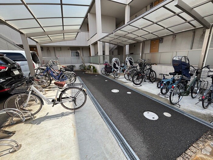 物件外観写真5　(駐輪場)