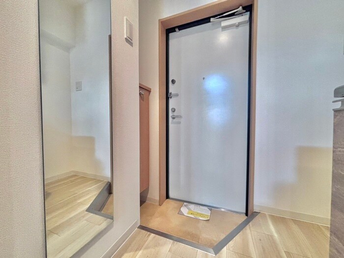 物件内観写真11　(玄関)