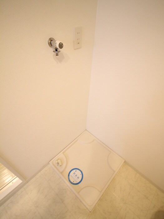 物件内観写真16　(洗濯機置場)