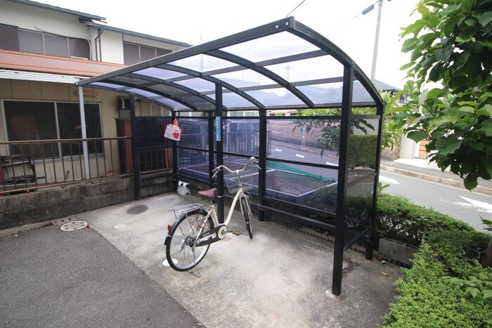 物件外観写真4　(駐輪場)