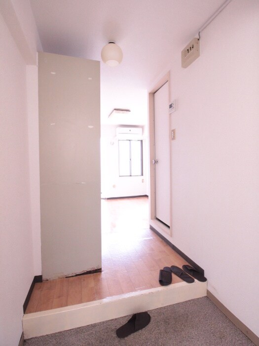 物件内観写真7　(玄関)