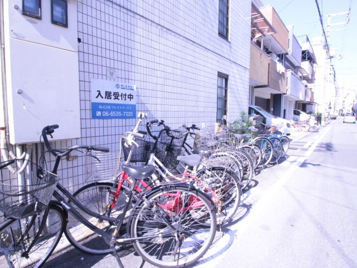物件外観写真3　(駐輪場)