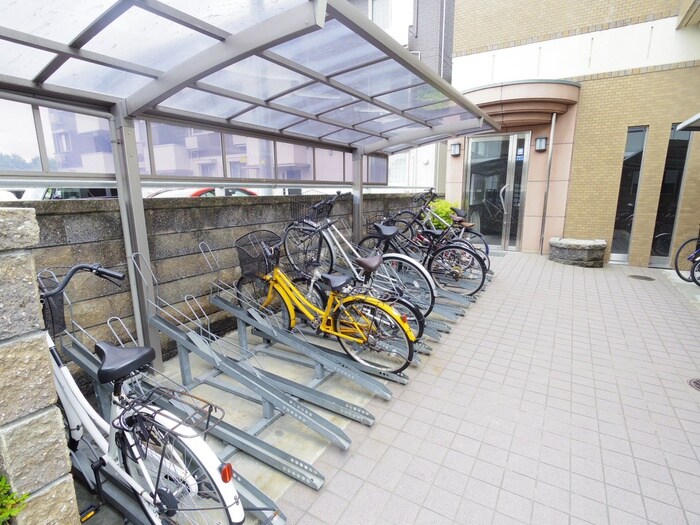 物件外観写真3　(駐輪場)