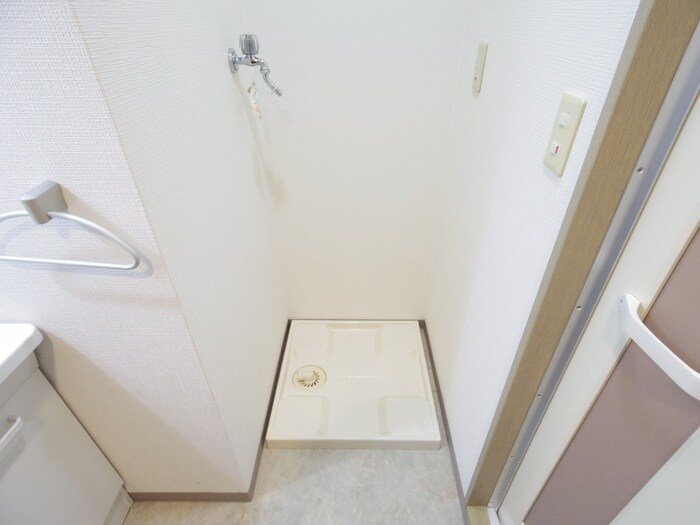 物件内観写真15　(洗濯機置場)