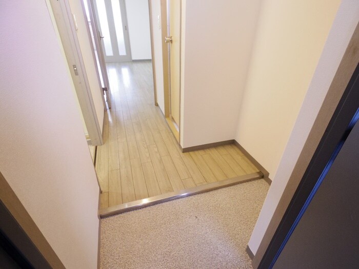 物件内観写真16　(玄関)