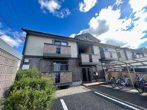 エイトキュ－ブＡ棟外観写真