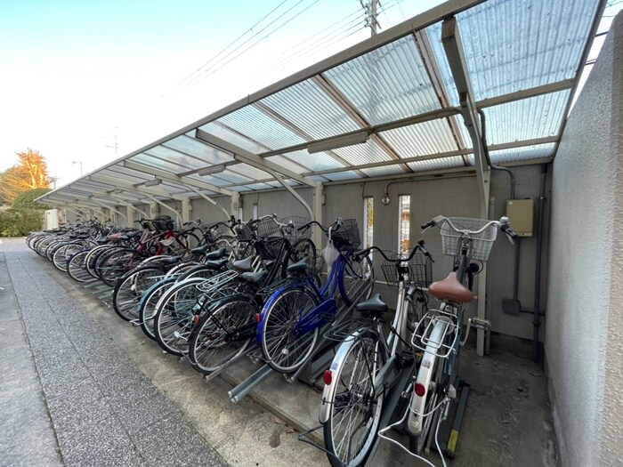 物件外観写真3　(駐輪場)