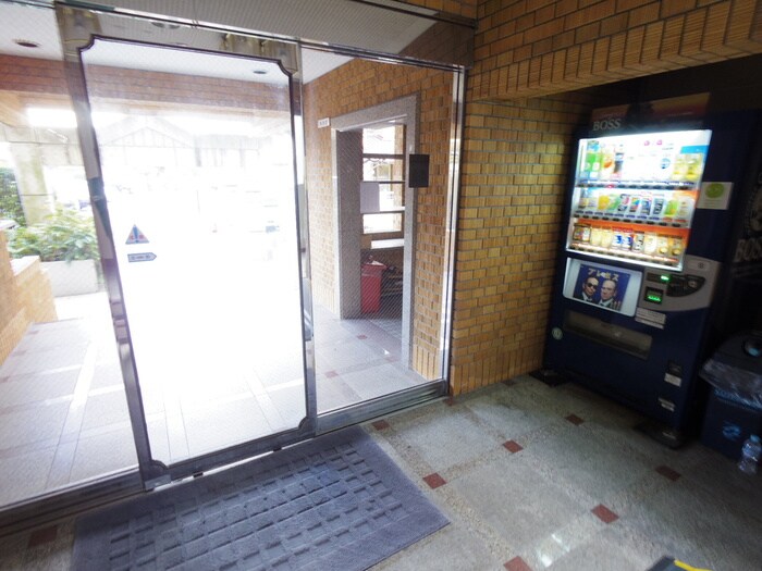 物件外観写真5　(エントランス部分)