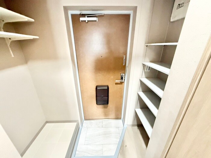 物件内観写真16　(玄関)