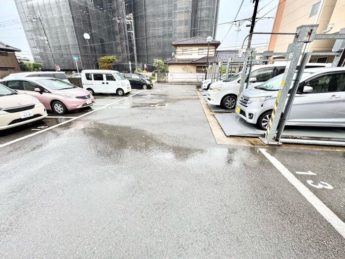 物件外観写真3　(駐車場)