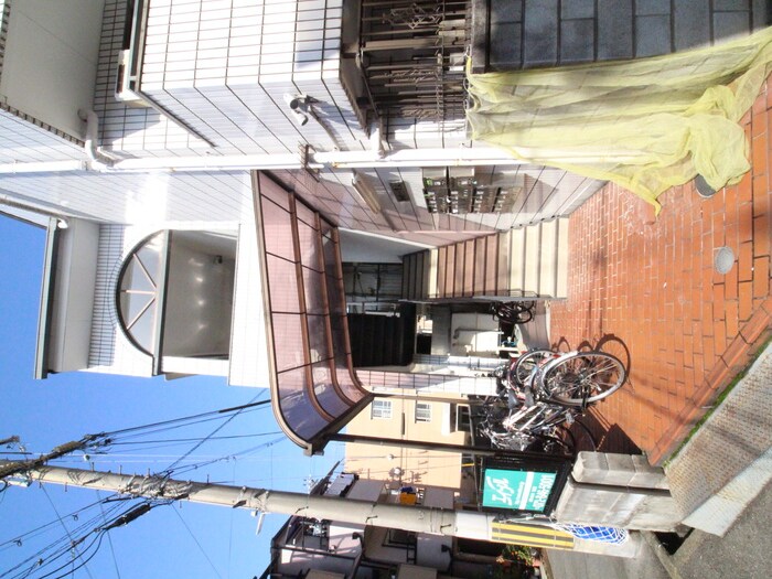 物件外観写真5　(エントランス部分)