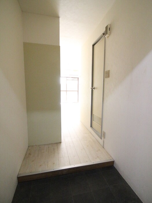 物件内観写真16　(玄関)